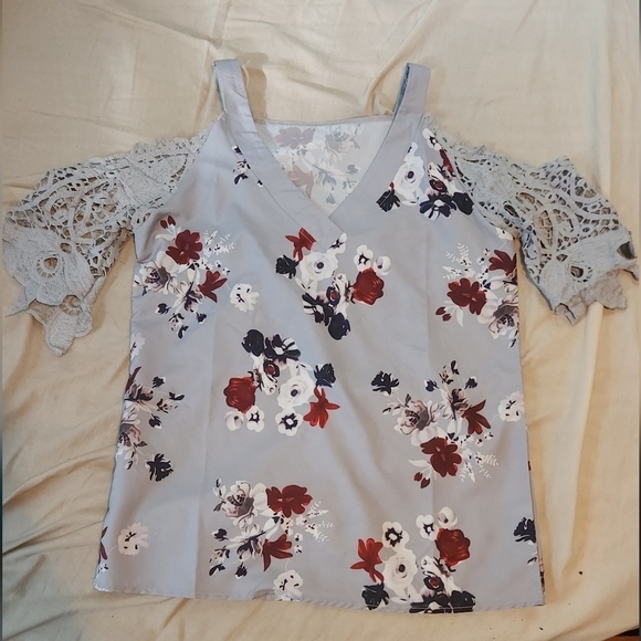 Floral blouse - Picture 1 of 4